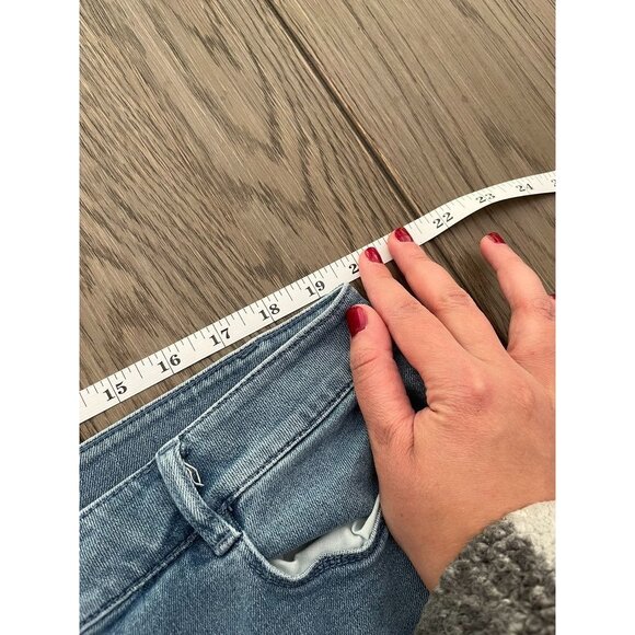 EUC Womens Light Blue Denim Shorts Size 18 With Front & Back Pockets Stretchy Fa - Picture 5 of 8